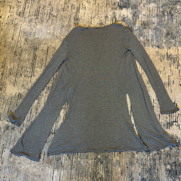 Active USA gray/white striped long sleeve flowy cardigan sweater Small - Picture 8 of 8